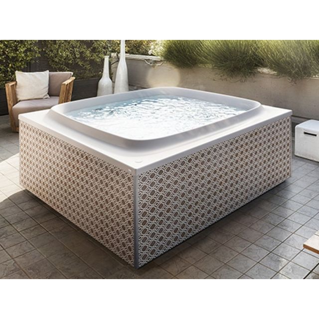 Jacuzzi-Vasca-idromassaggio-da-esterno-SKYLOUNGE